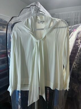 Diane Von Furstenberg 100% Silk Blouse